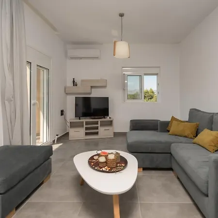 Babos Apartment Gaitani Exterior photo